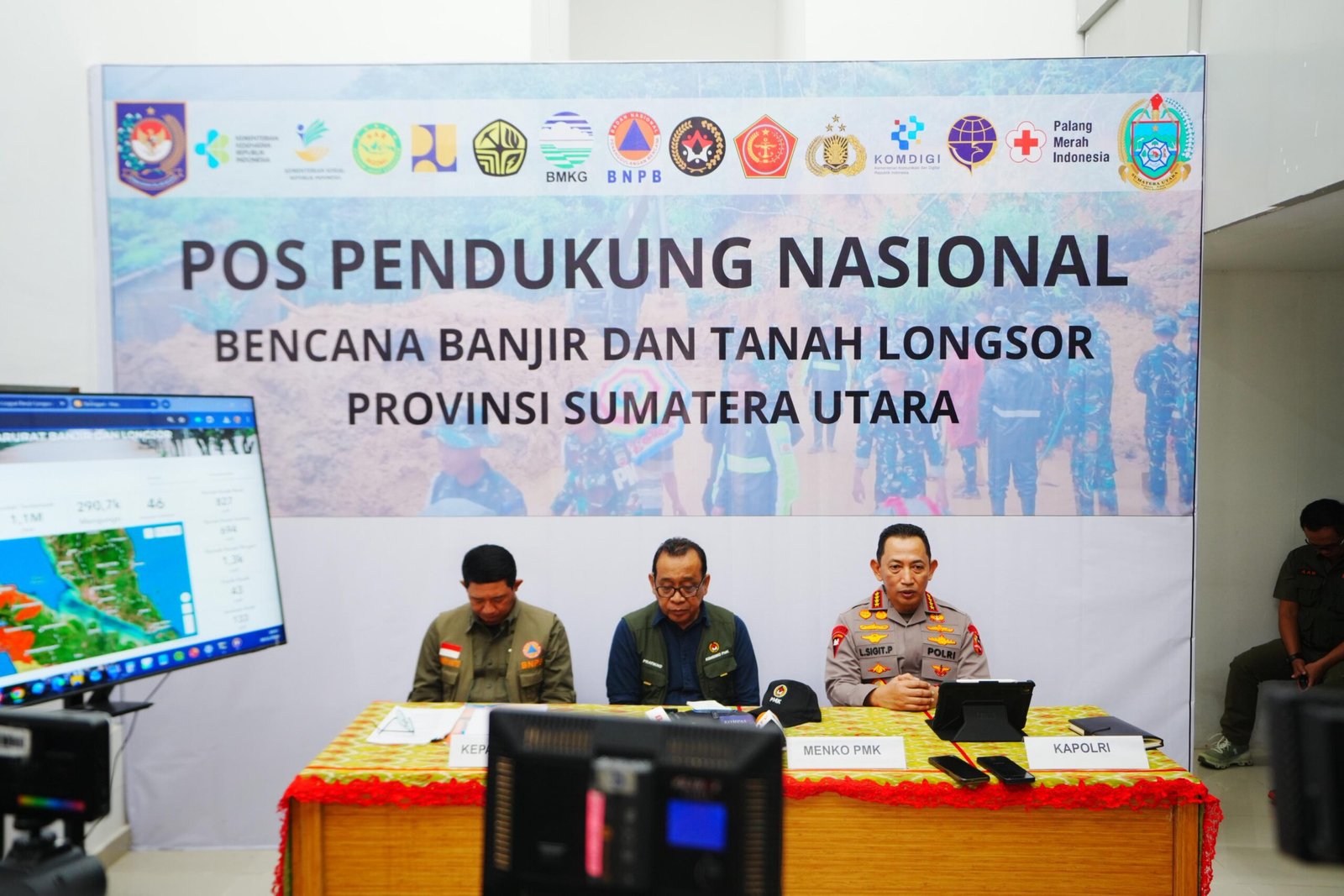 Kapolri Kerahkan Personel dan Logistik Dikerahkan ke Lokasi Terisolir Bencana Sumatera
