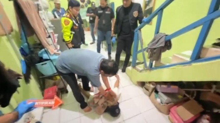 Detik-detik Ayah Tiri Bunuh Alvaro Terungkap di Prarekonstruksi